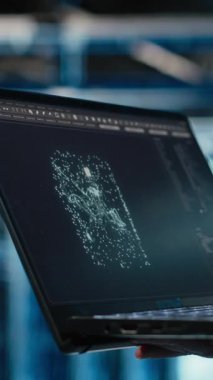 Dikey video AI LLM asistanı, laptop kapanışı ve veri merkezinde sorun çözme konusunda teknisyen. Yapay zeka modeli, dizüstü bilgisayar ve sunucu merkezi analizi uzmanı.