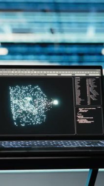 Dikey video merkezi AI LLM asistanı dizüstü bilgisayarda mavi kablo örgüsü ekipman donanımlarını denetliyor. Boş sunucu merkezinde, dizüstü bilgisayardaki büyük dil modeli görselleştirmesi, VFX bileşimi