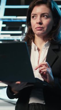 Veritabanında dijital ikiz taraması, dizüstü bilgisayar ve yönetici oluşturan dikey video sunucu yükü dengesini optimize ediyor. Sistem parametreleri, artırılmış gerçeklik görselleştirme ve sunucu bilişim uzmanı ayarlanıyor