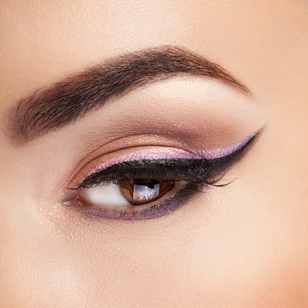 Eye with professional make up close shooting — Stock Photo, Image