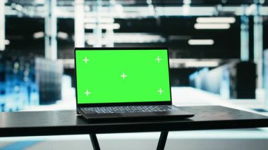 Veri merkezindeki bilgisayar modellemesi ve sistemleri izlemek için geliştirilmiş gerçeklik simülasyonu. İzole ekran defteri sunucu merkezinde dijital ikiz taramalar yaratıyor, optimizasyonlar yapıyor, VFX birleşimi