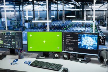Veri merkezi, otomasyon iş yüklerinde kullanılan AI LLM model performansını izleyen izole ekran PC 'leri. Yapay zeka sunucusunu denetleyen yeşil ekran krom anahtar bilgisayarlar