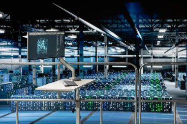 Yüksek endüstriyel veri merkezi kontrol istasyonu ekranı sunucuların yapay zeka uygulamalarına güç verdiğini gösteriyor. Nöral ağ tanılama ve altyapı performans ölçümlerini gösteren monitör.