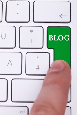 Acele belgili tanımlık blog düğme üstünde klavye