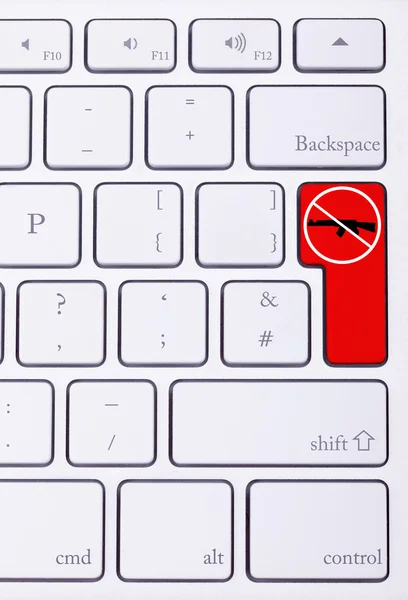Botón rojo en el teclado con pistolas de parada y señal de guerra — Foto de Stock