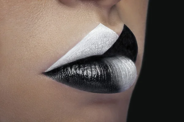 Chiuda labbra in trucco nero e bianco — Foto Stock