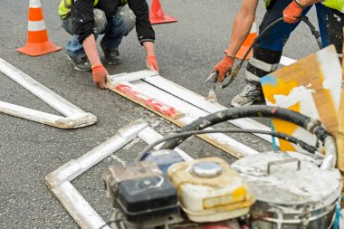 Yol işaretlerinin boyanması