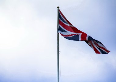 Rüzgarda sallanan İngiliz bayrağı