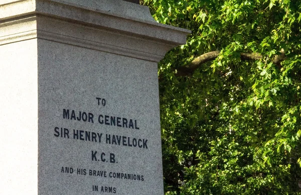 Bottenplatta av skulptur av generalmajor Sir Henry Havelock på Trafalgar Square, London, 2015 — Stockfoto
