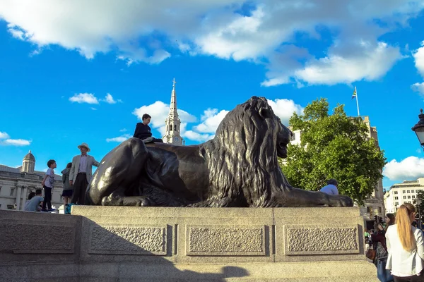 Lion barbare à Trafalgar Square, Londres — Photo