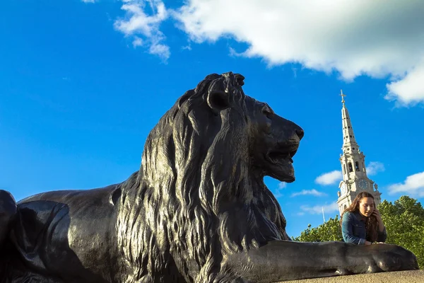 Lion barbare à Trafalgar Square, Londres — Photo