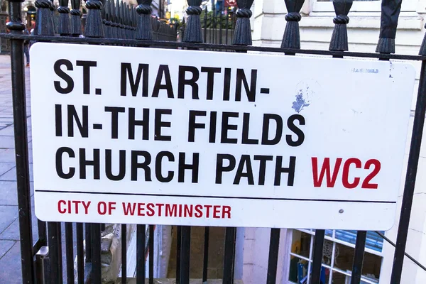 St Martin-in-the Fields kyrkan Path i staden Westminster. London, Storbritannien — Stockfoto