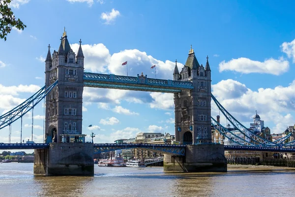 Londra 'daki Kule Köprüsü. Londra Kulesi 'nden görünüm. Ingiltere — Stok fotoğraf