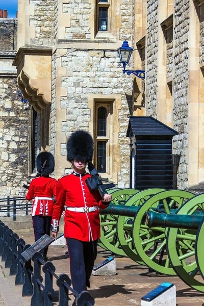 Penjaga di Castle Tower of London, Inggris . — Stok Foto