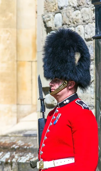 Guardia en Castle Tower de Londres, Reino Unido . — Foto de Stock