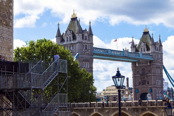 Tower Bridge en Londres, Reino Unido — Foto de Stock