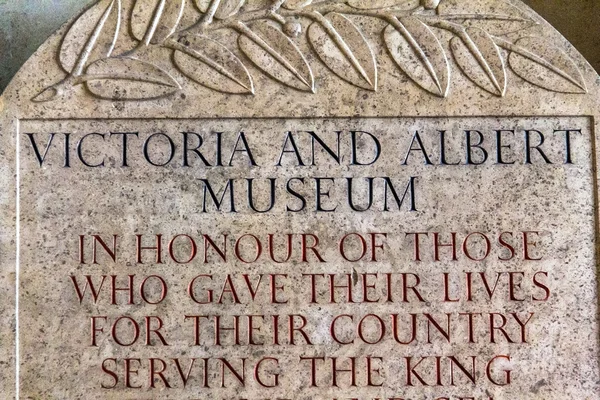 Victoria and Albert Museum stone sign — Stock Photo, Image