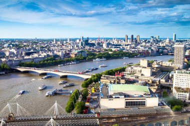 Londra cityscape Thames Nehri üzerinde
