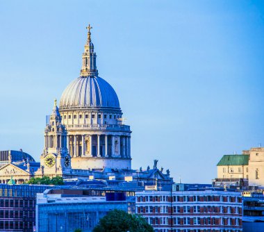 St Paul's Katedrali ve Millennium Köprüsü günbatımı zamanı. Londra. İngiltere