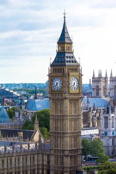 Stadsgezicht van Londen met huizen van het Parlement, de Big Ben en Westminster Abbey. Engeland — Stockfoto