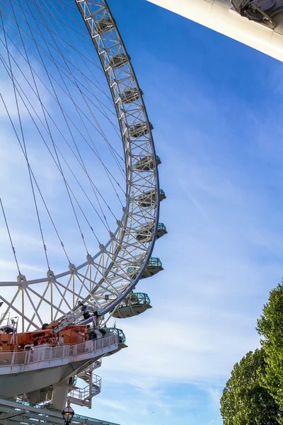 London Eye jest wiedeński Diabelski Młyn — Zdjęcie stockowe