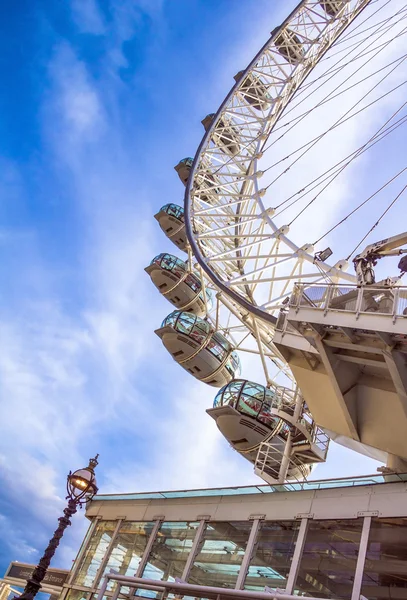 London Eye je obří kolo v Prátru — Stock fotografie