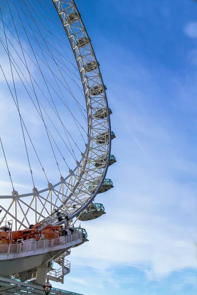 London Eye jest wiedeński Diabelski Młyn — Zdjęcie stockowe