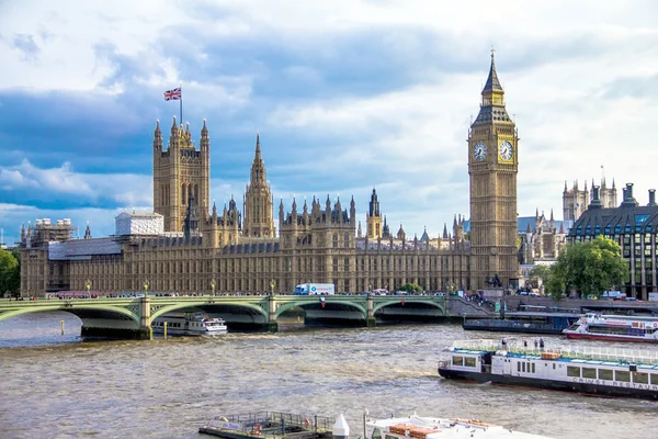 Stadsbilden i London med hus av parlamentet, Big Ben och Westminster Abbey — Stockfoto