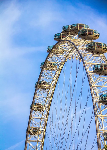 London Eye je obří kolo v Prátru — Stock fotografie