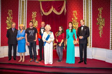 Madame Tussauds Balmumu Müzesi'nde İngiliz kraliyet ailesi balmumu rakamlar.