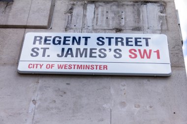 Regent Street St James işareti taş duvar