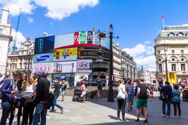 Piccadilly Circus, yol kavşağı, 1819 yılında inşa edilmiş, ünlü turistik, West End, Regent Street, Haymarket, Leicester Square bağlantılar görünümü
