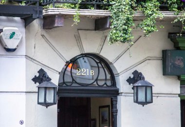 Sherlock Holmes evi ve Müzesi 221b Baker Sokağı'nın cephe. 