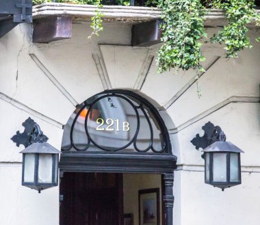 Sherlock Holmes evi ve Müzesi 221b Baker Sokağı'nın cephe. 