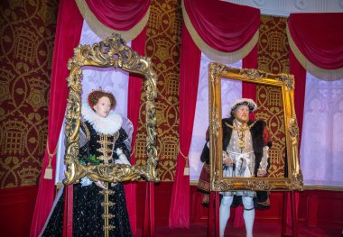  Kral Henry 8 ve Kraliçe Elizabeth I balmumu rakamlar Madame Tussauds Balmumu Müzesi'nde. Londra, İngiltere