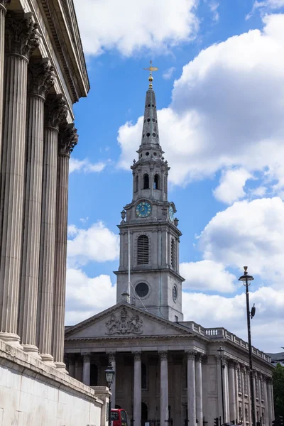 Die kirche von st martin 's-in-the-field london in der nähe des trafalgar square und der nationalen galerie. London. — Stockfoto