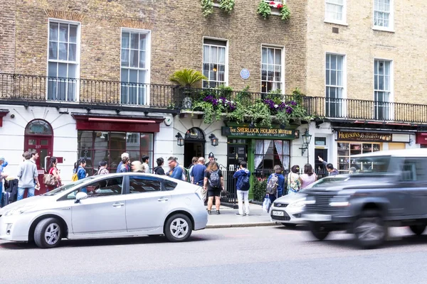 Facciata della casa e museo Sherlock Holmes in 221b Baker Street. Londra . — Foto Stock