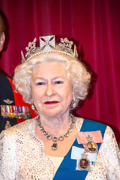 Figura Reina Isabel II en el Museo de Cera Madame Tussauds. Londres, Reino Unido —  Fotos de Stock