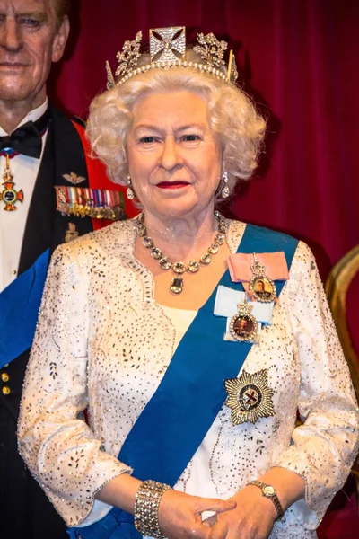 Drottning Elizabeth Ii Figurine på Madame Tussauds vaxkabinett. London, Storbritannien — Stockfoto