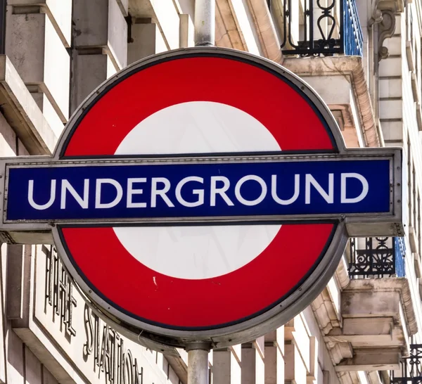 Cartel de metro en Londres — Foto de Stock