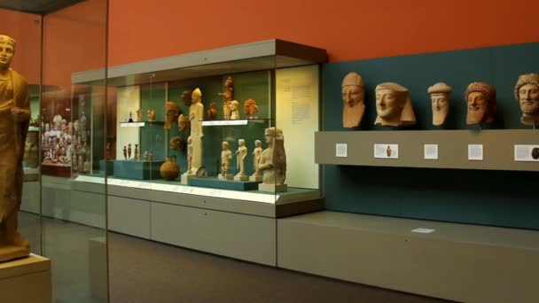 Bir salonda, British Museum., Londra. — Stok video