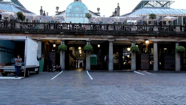Vue du marché de Covent Garden à Londres le soir. Londres — Video
