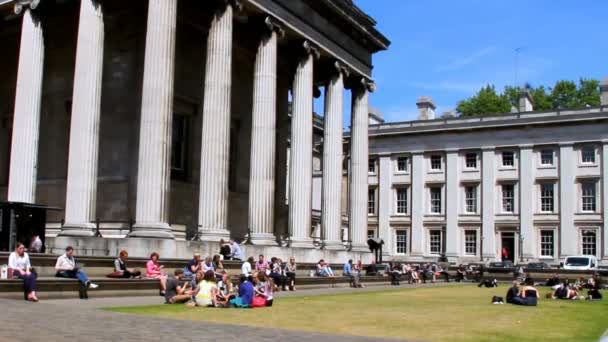 De ingang van het British Museum — Stockvideo