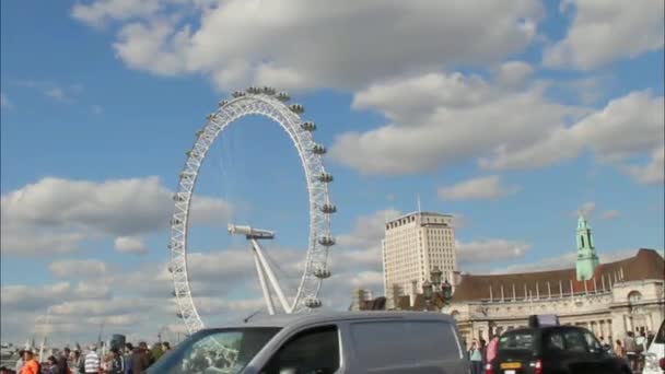 Merlin Entertainments London Eye. Popüler turistik — Stok video