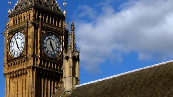 在威斯敏斯特大教堂，伦敦的大本钟 — 图库视频影像