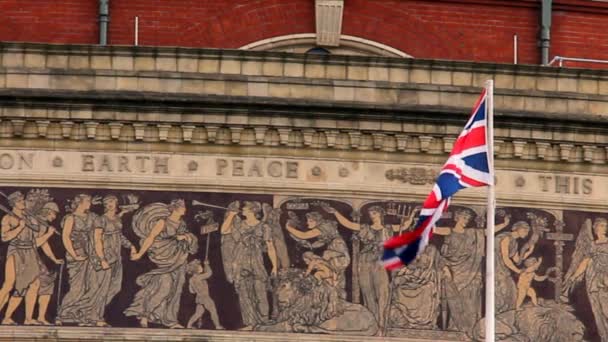 Σημαία του Ηνωμένου Βασιλείου στο Royal Albert Hall λεπτομέρεια υπόβαθρο — Αρχείο Βίντεο