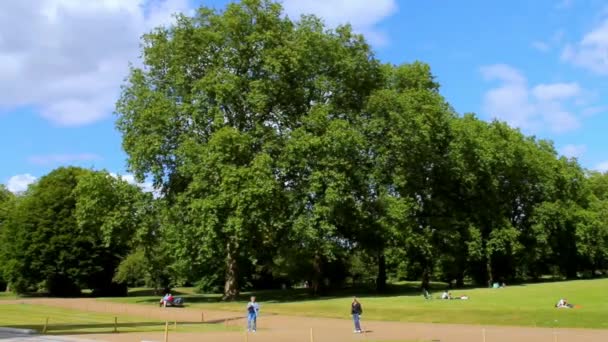 Kensington Gardens und Hide Park, London, Großbritannien — Stockvideo