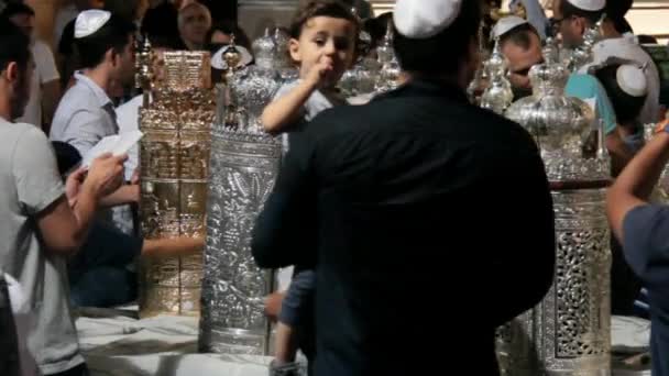 Ceremoni i Simhath Torah med ljud — Stockvideo