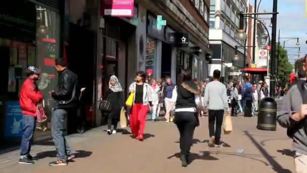 Turistas y lugareños en la calle London en el centro de la ciudad - Time Lapse — Vídeo de stock