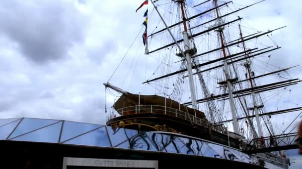 Cutty Sark, een thee Clipper, aangemeerd bij Greenwich. Londen-tijd Lapse — Stockvideo